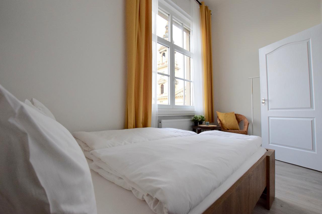 Standard Apartment By Hi5 - Bazilika Suite Budapest Eksteriør billede